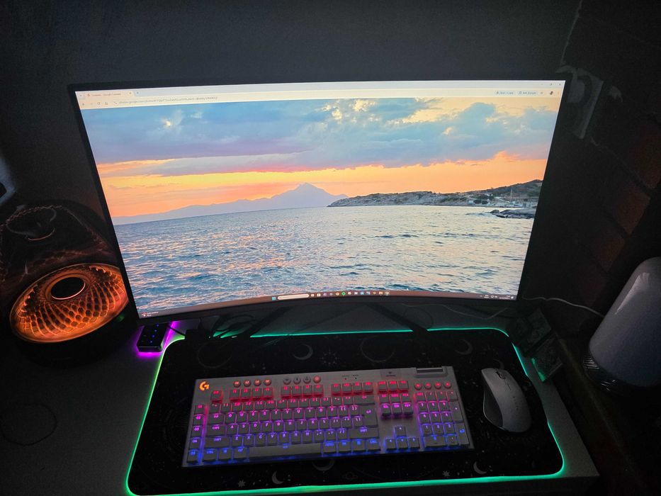 Samsusng U32R590 32" LED 4K монитор извит Curve 4 ms GTG, 3840 x 2160