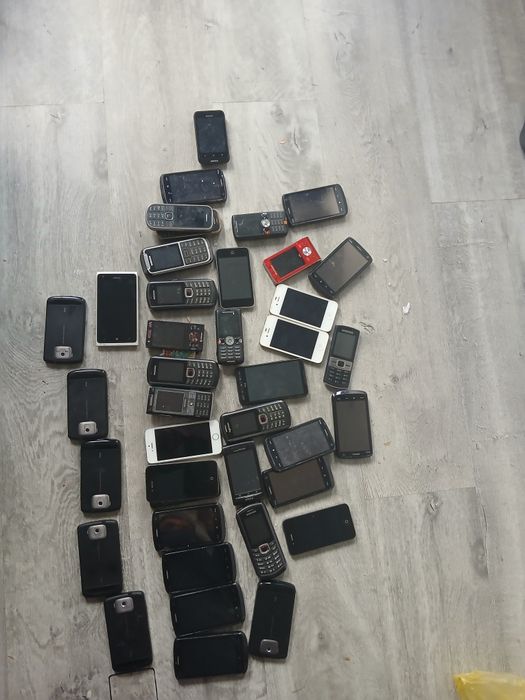 Vând un lot de telefoane de colecție diferite modele