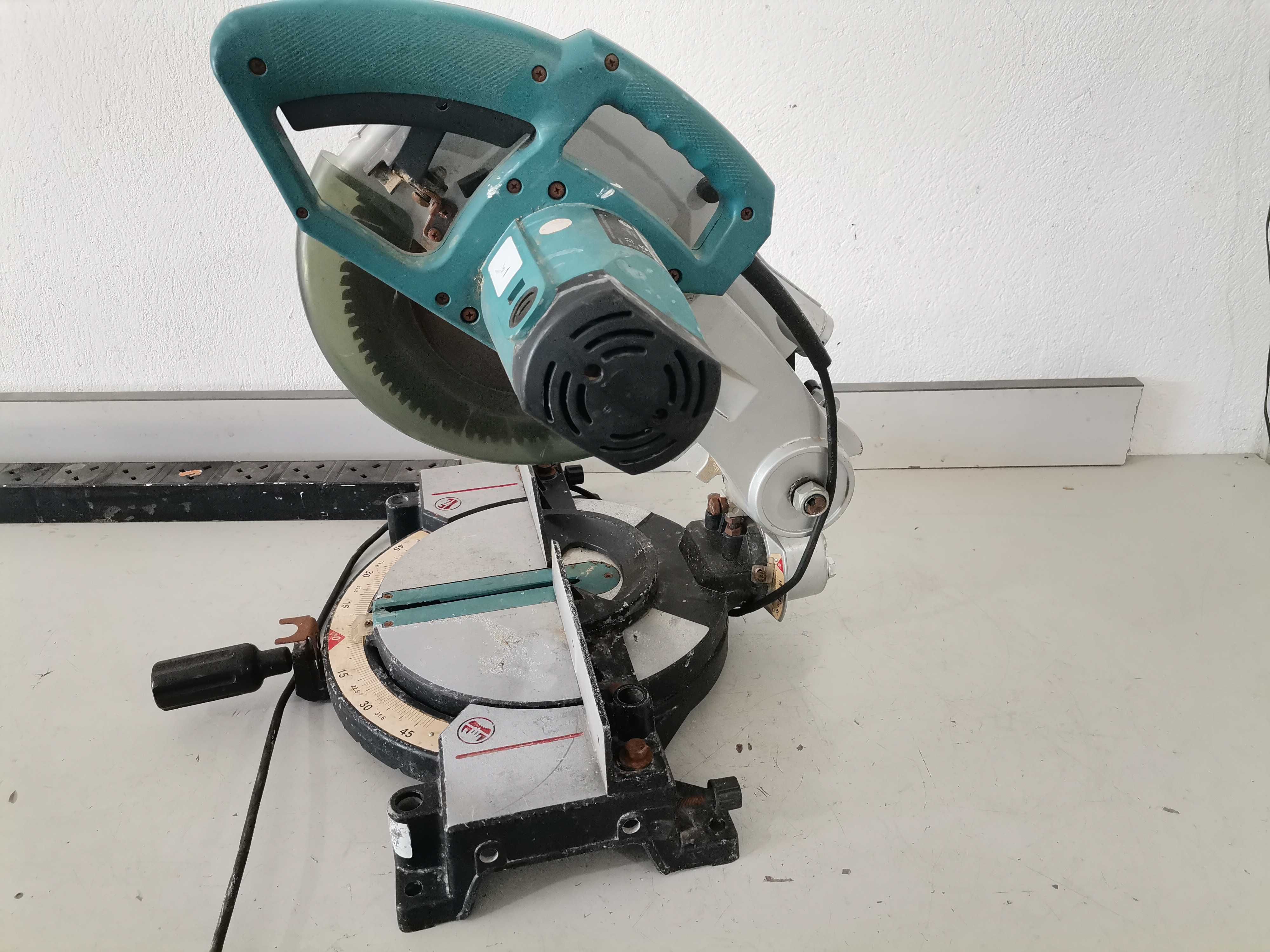 Циркуляр пендула - Makita MLS100 / 1500 W