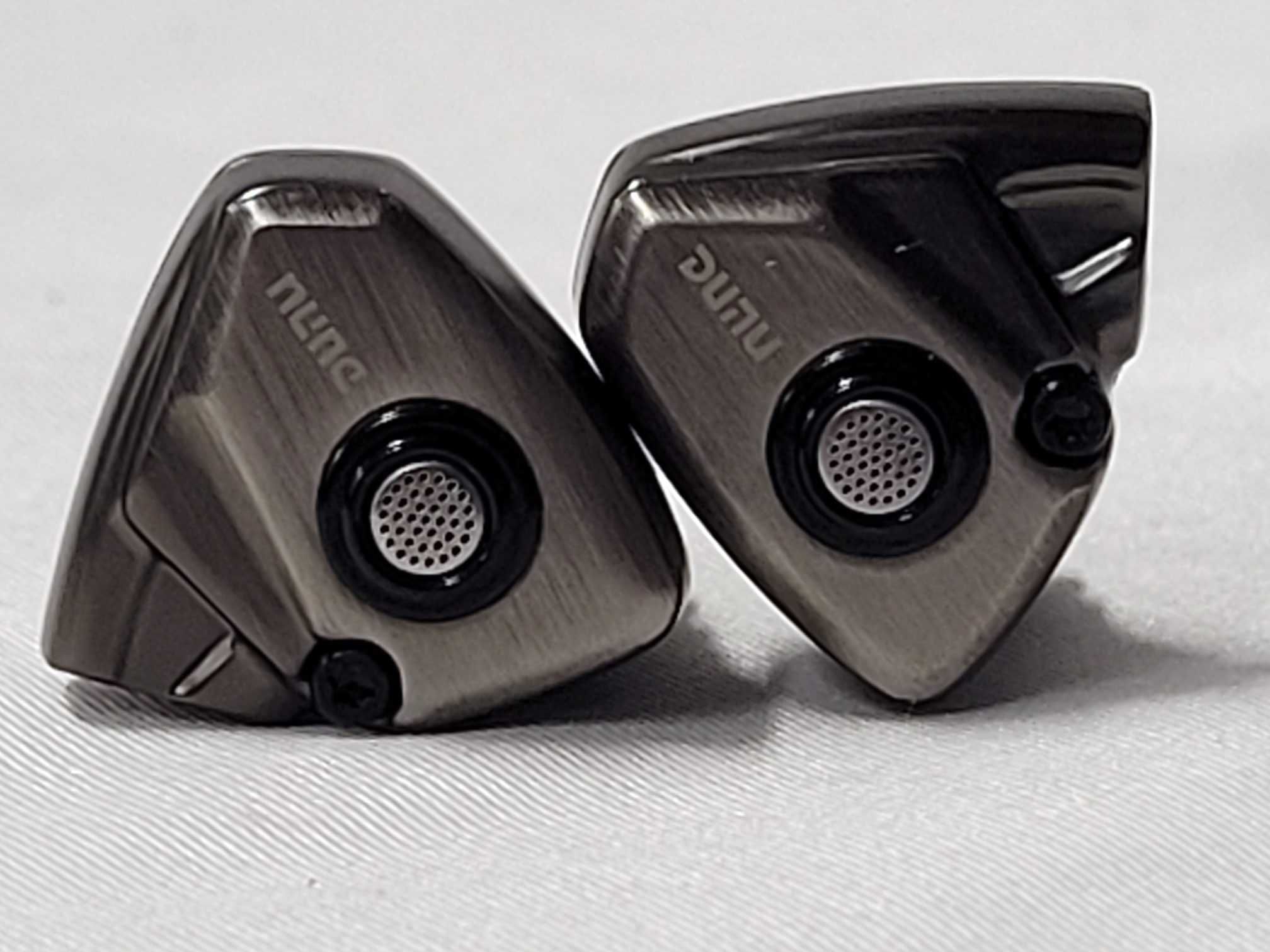 Нови- неотваряни DUNU TITAN S 11mm Dynamic Driver Monitor IEM