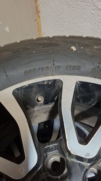 Автошина с дисками на Toyota Prado и Toyota Hilux в новым состояние "Y