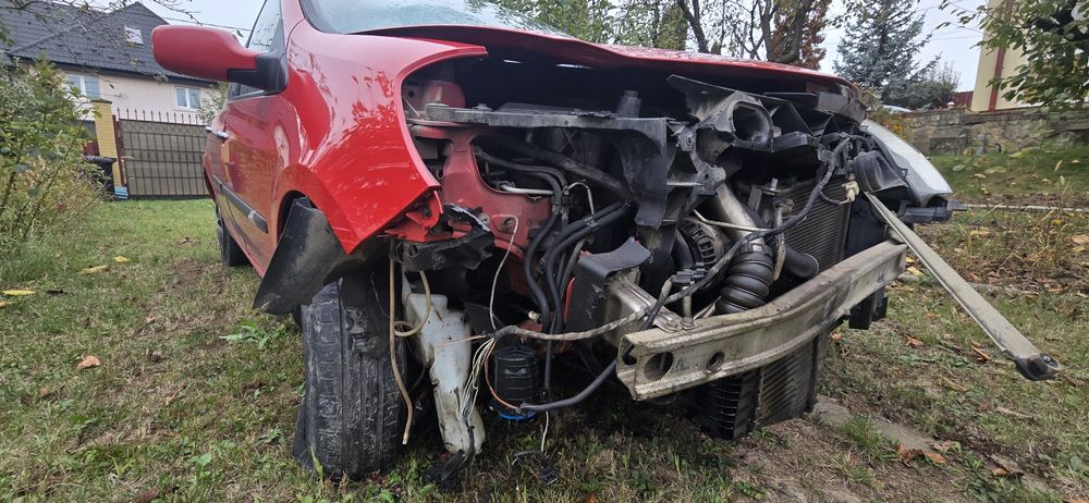 Renault Clio 3 epava / dezmembrări