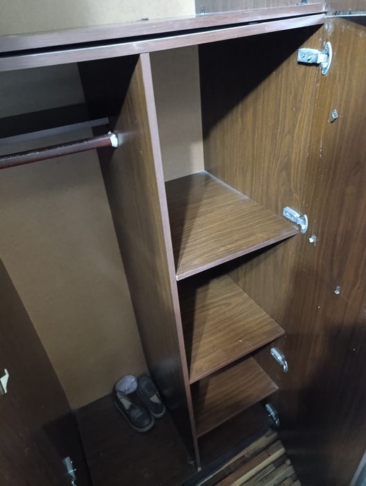 Продам два шкафа от стенки для хранения вещей.