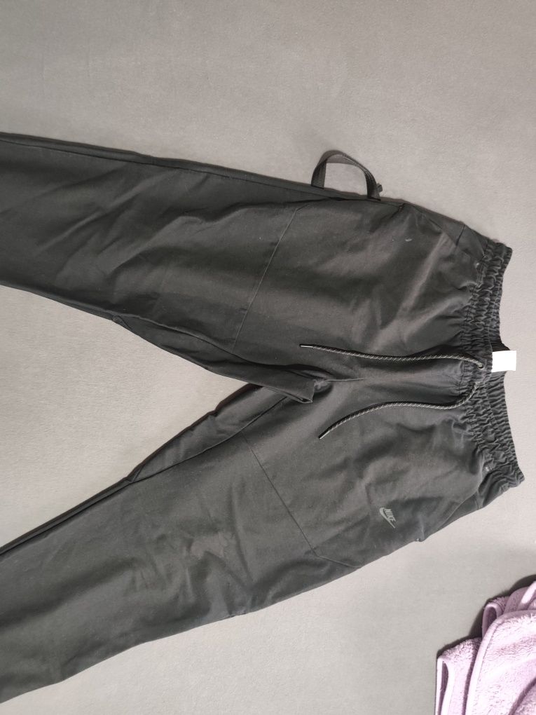 Долнища Nike Tech Fleece и Nike Tech Pack