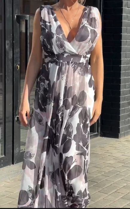 Продам новое платье.