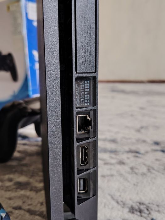 Sony playstation 4 slim