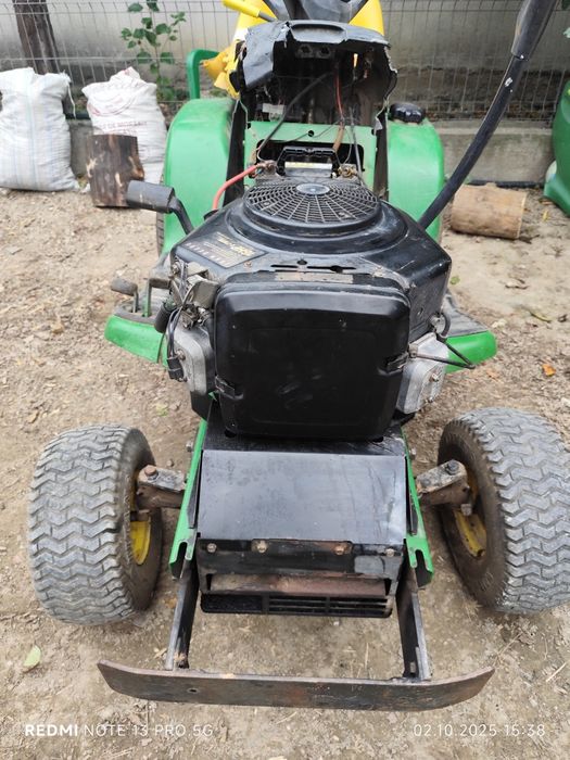 Vând tractorașe gazon JOHN DEERE LT166