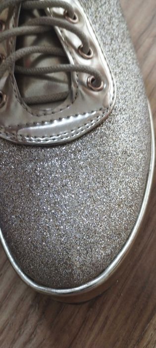 Дамски Златни обувки с връки