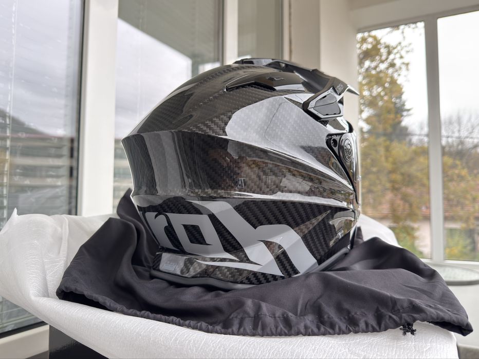 Продавам каска AIROH Commander 2 Carbon Gloss - M