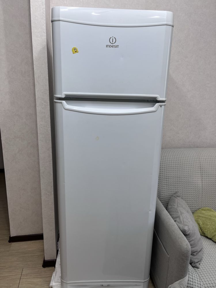 Холодильник Indesit