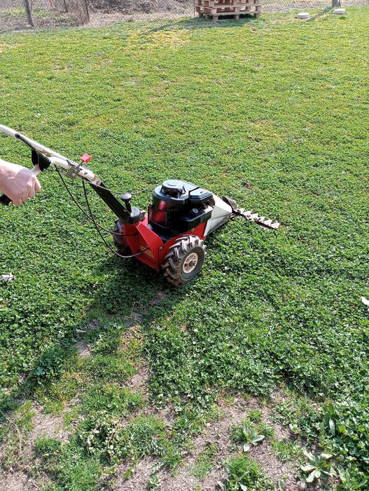 Vând motocoasă benzina
