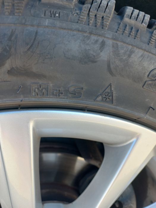 Anvelopa iarna 225 / 45 R17  94V