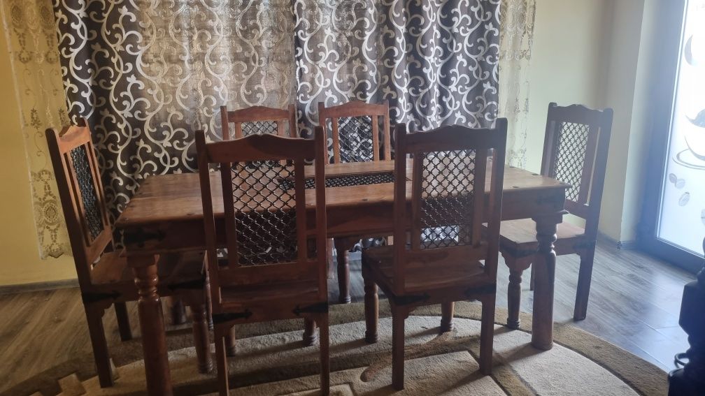 Masă de nuc cu 6 scaune (Prețul și alte detalii în privat sau la tel.)