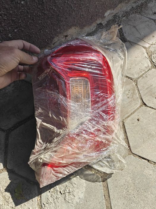 Продам задний правый фонарь. На Kia picanto morning фонарь