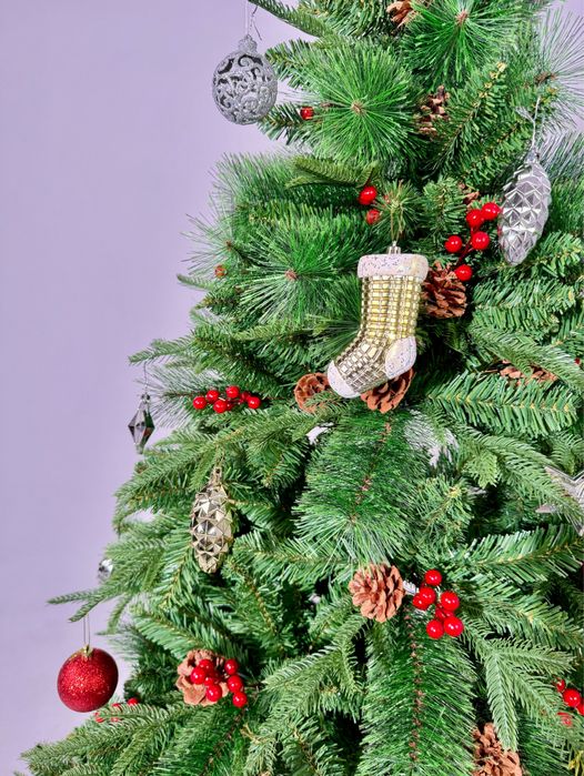 Красивая пышная новогодняя елка