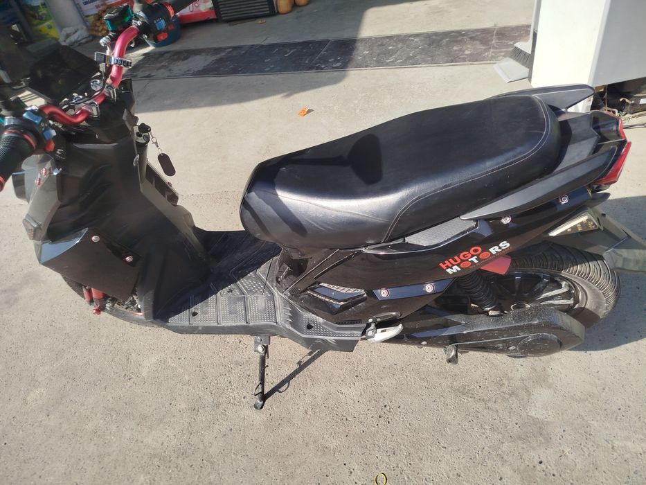 Электроскутер сотилади