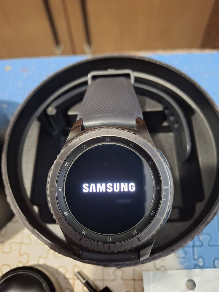 Смарт часовник Samsung Gear S3 frontier