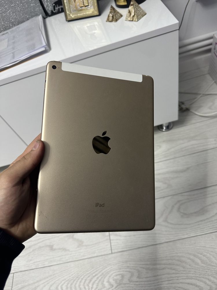 Vand tableta ipad  air 2 pentru piese