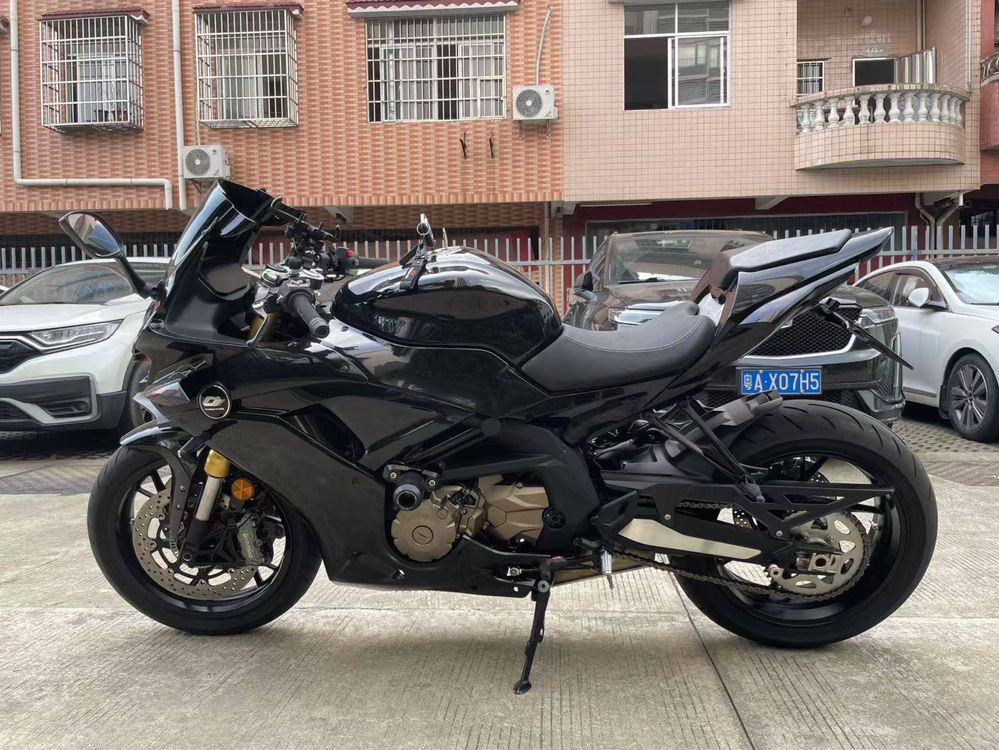 QJMotor 600RR ABS в наличии sotuvga tayyor