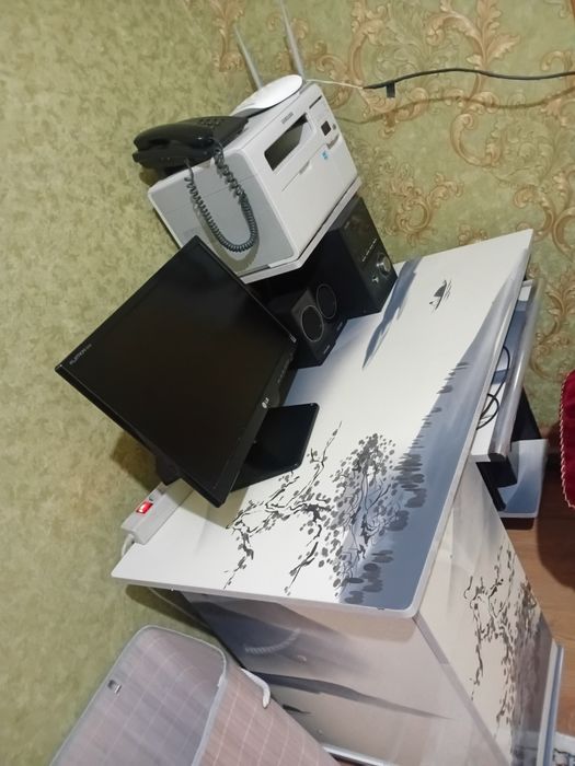 Компьютер столымен бірге,ксерокс тоже осы тұрған комплект түгел