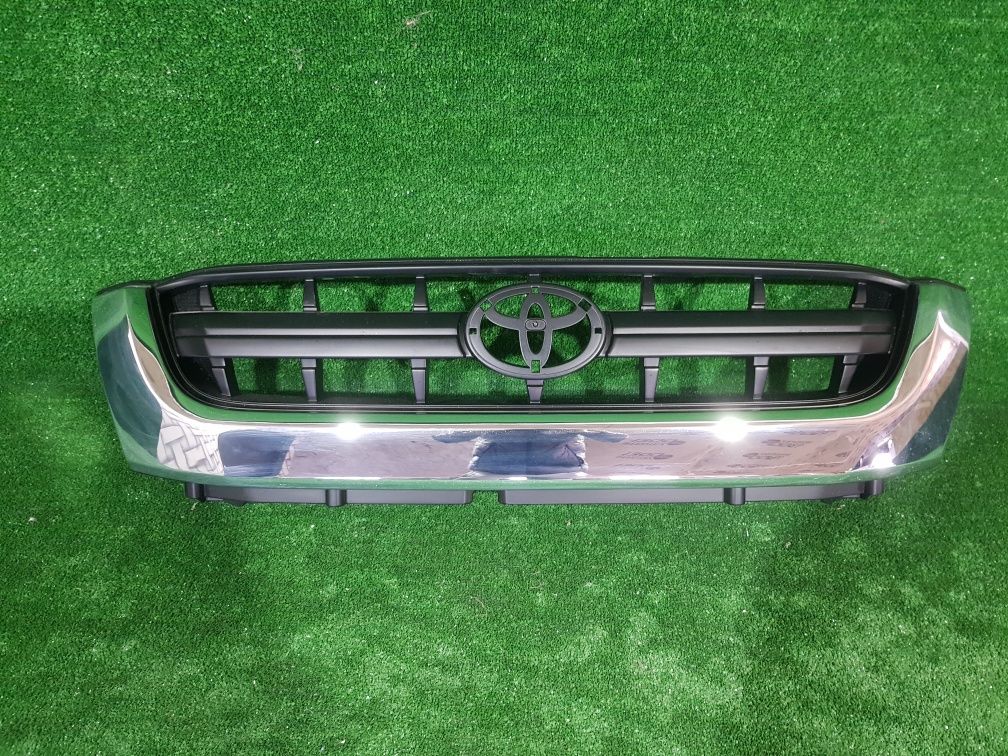 Grila radiator Toyota Hilux VII Pickup an 2001-2005