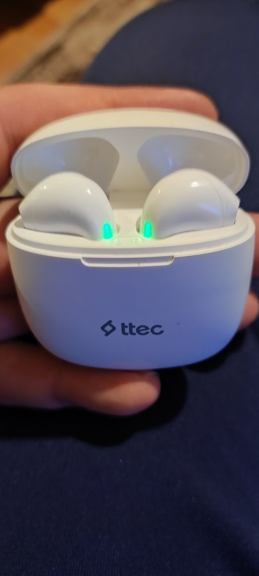 Продавам безжични слушалки ttec