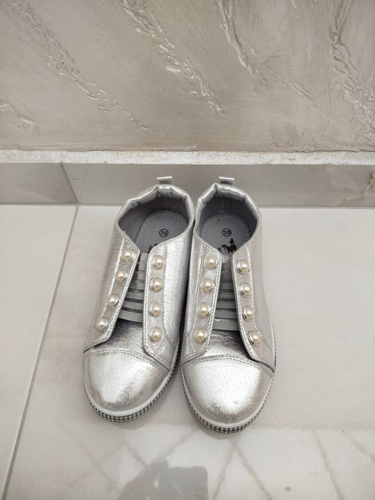 Детски обувки нови