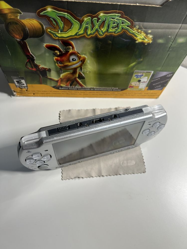 PSP 2001 Silver Daxter Bundle