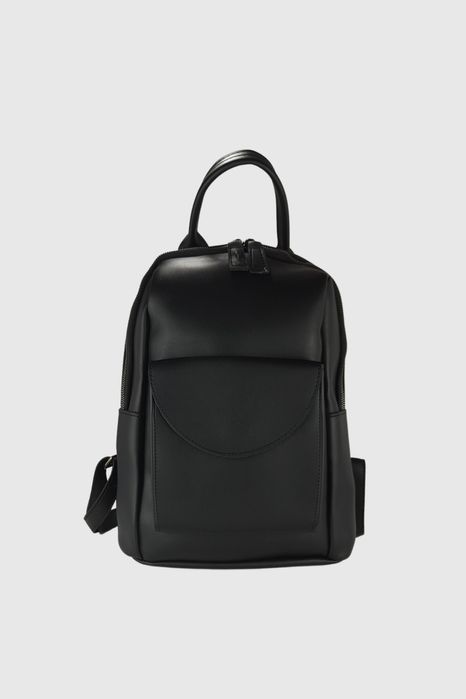 НОВО! ЛИКВИДАЦИЯ! Дамска раница с външен джоб в черно