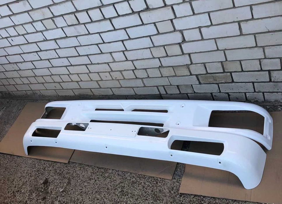 Бампер на Камаз из 2 частей, бампер пласт КАМАЗ 2х составной