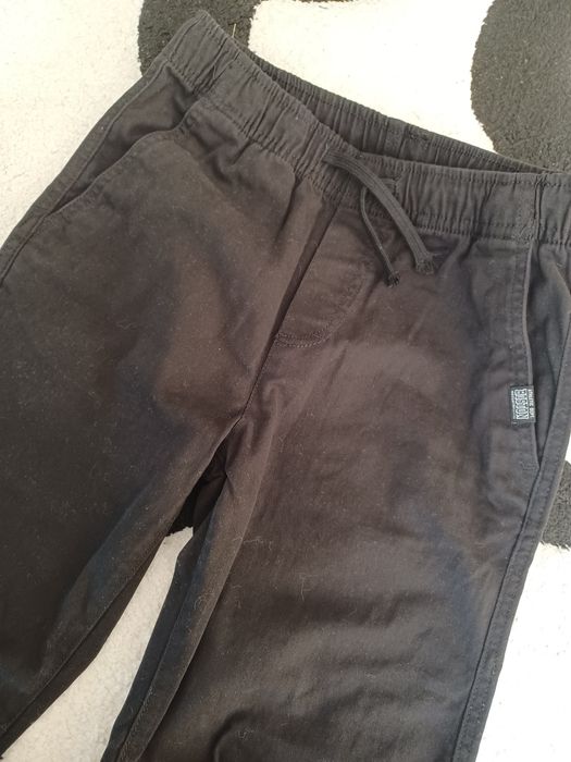 Нов черен панталон за момче HM