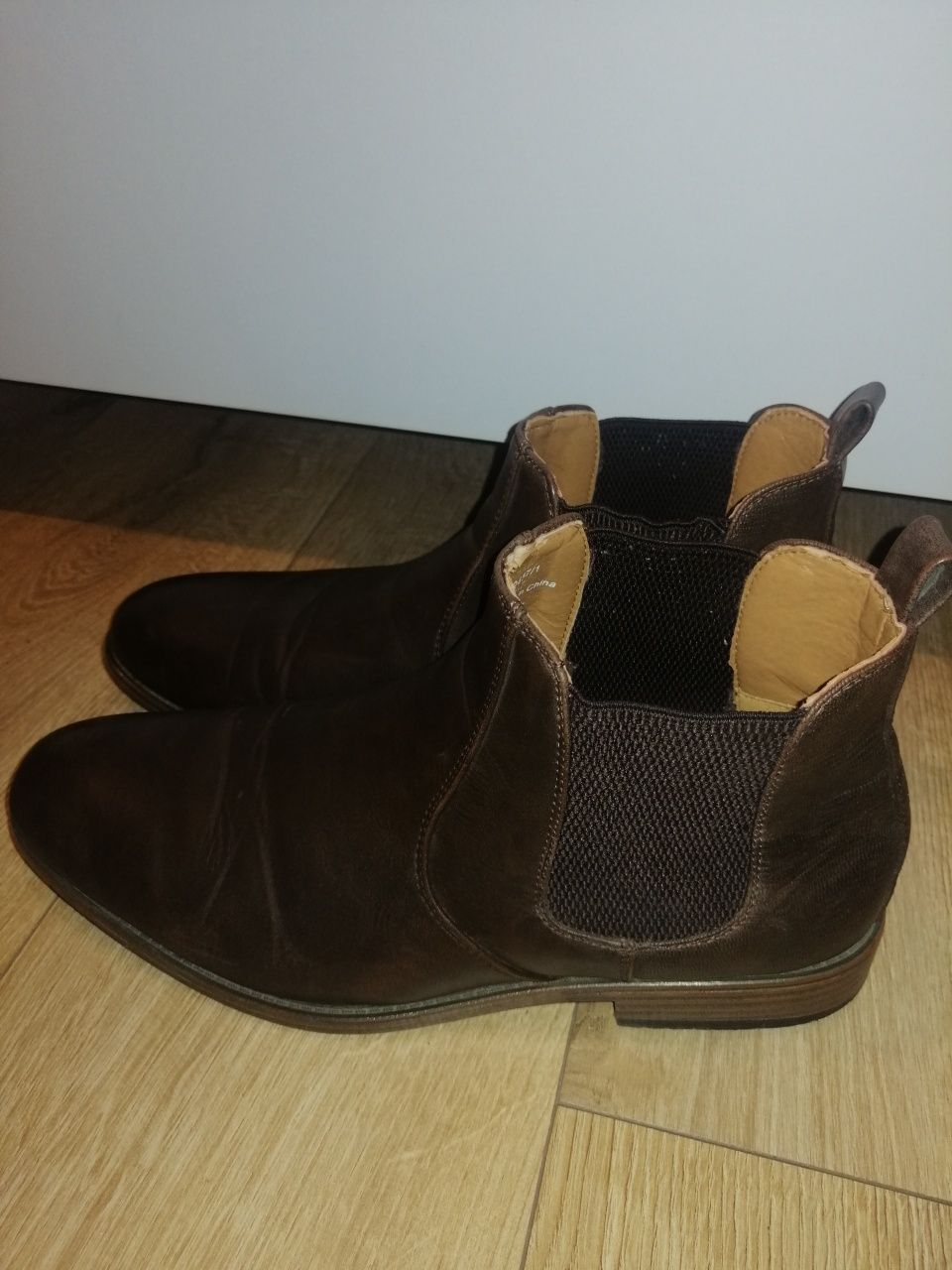 Ghete River Island 
In stare foarte bună și cu un interi