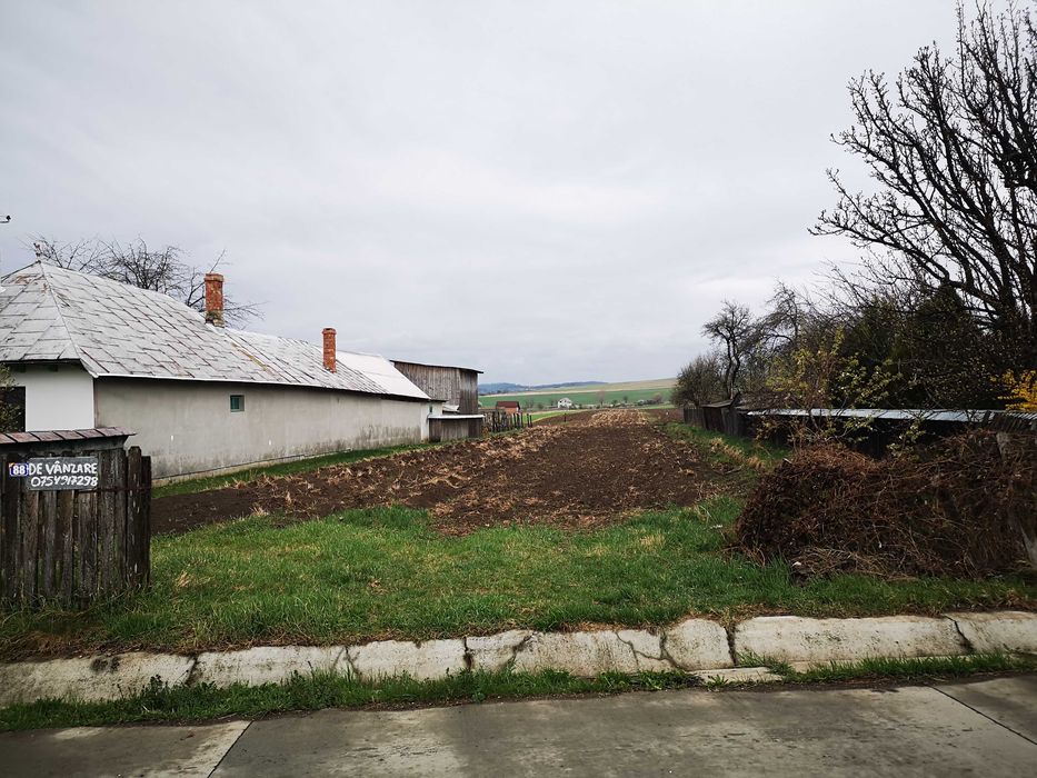 Teren intravilan de vânzare