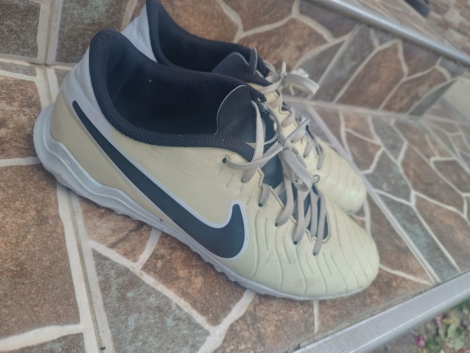 Vând adidași fotbal Nike Tiempo legend 10 Academy