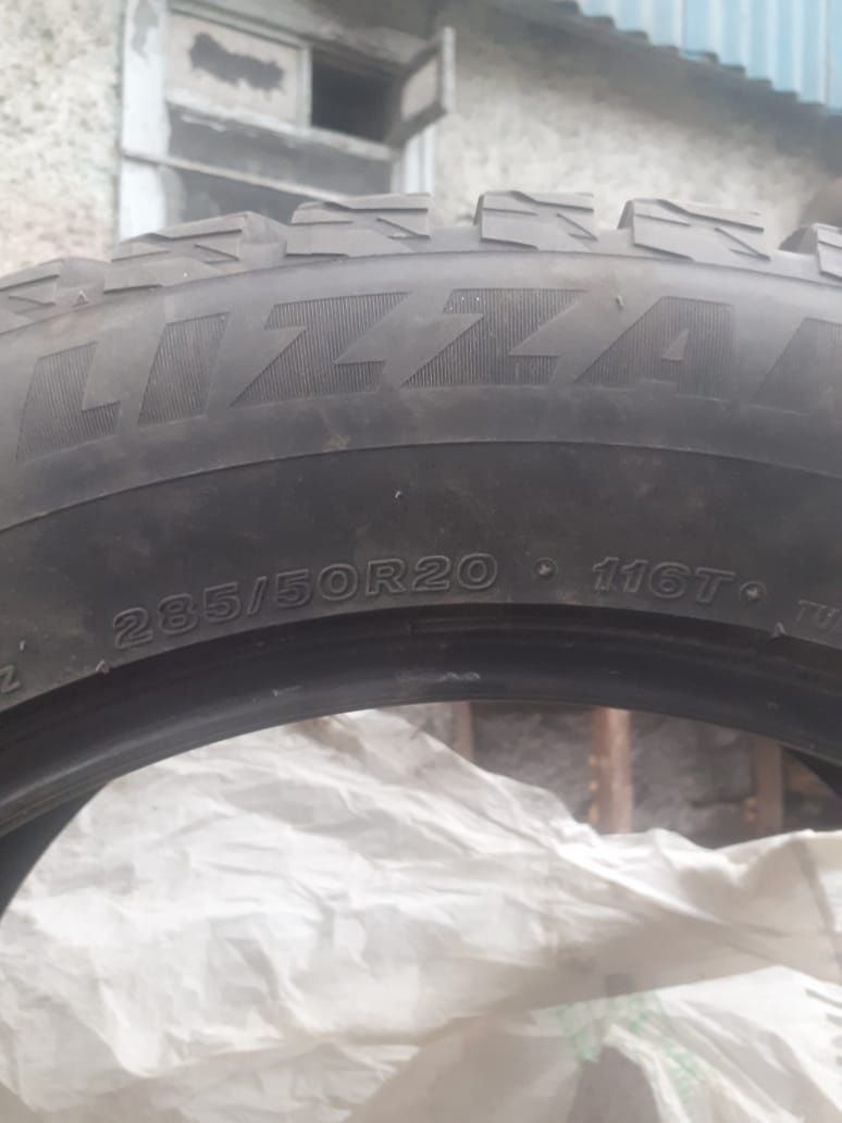 Продам зимнюю резину, Bridgestone Blizzak, размер 285/50 R20