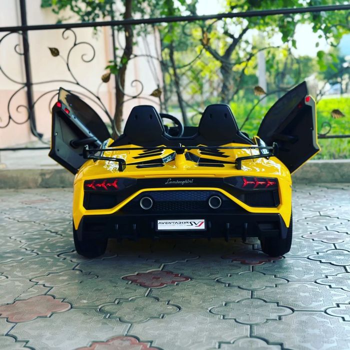 Лицензионная и двухместная детская машина Lamborghini Aventador