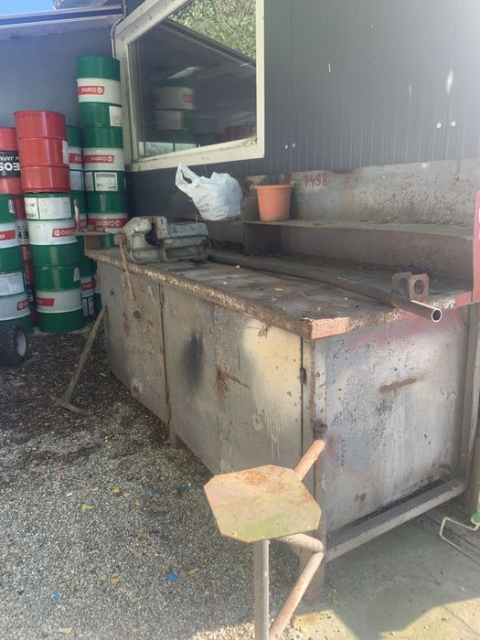 Banc de lucru metalic cu menghina 2,5 m ideal service auto