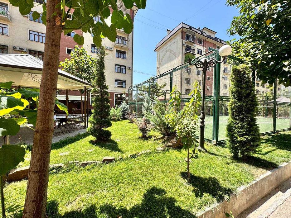 ул.Махтумкули с/м Макро новостройка 4-комн 2/7 130 м² коробка 2-линия