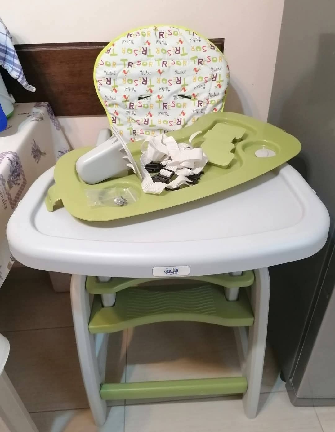 Scaun de masă 2 în 1, eat and play