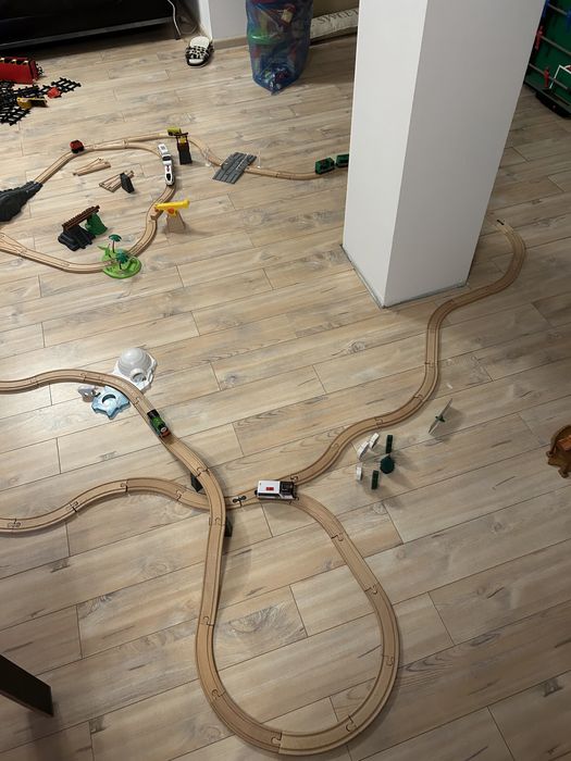 Set sina de lemn + trenuri .!!