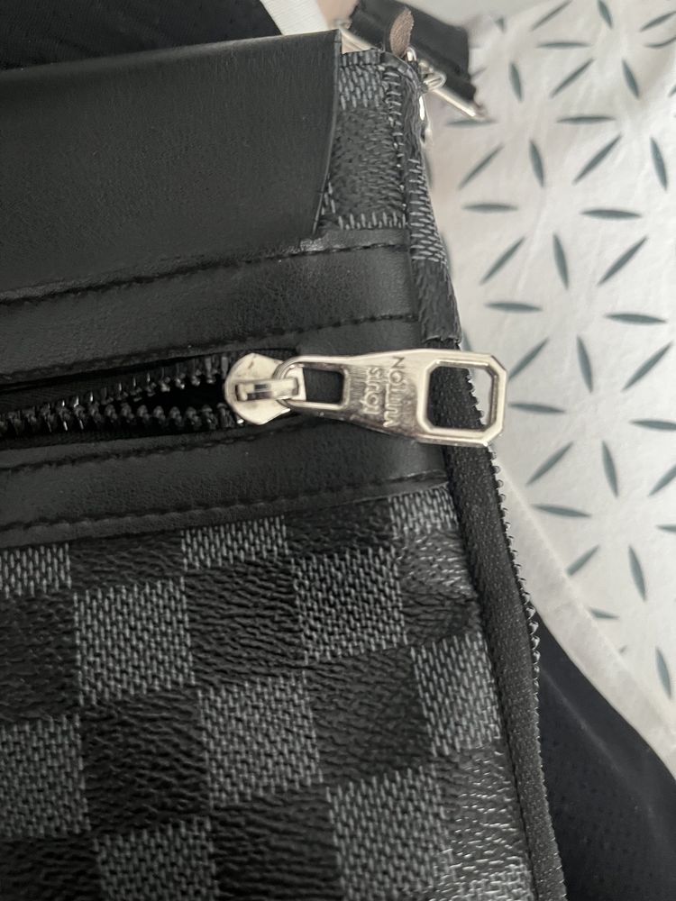 Vand Borseta Louis Vuitton(URGENT!)