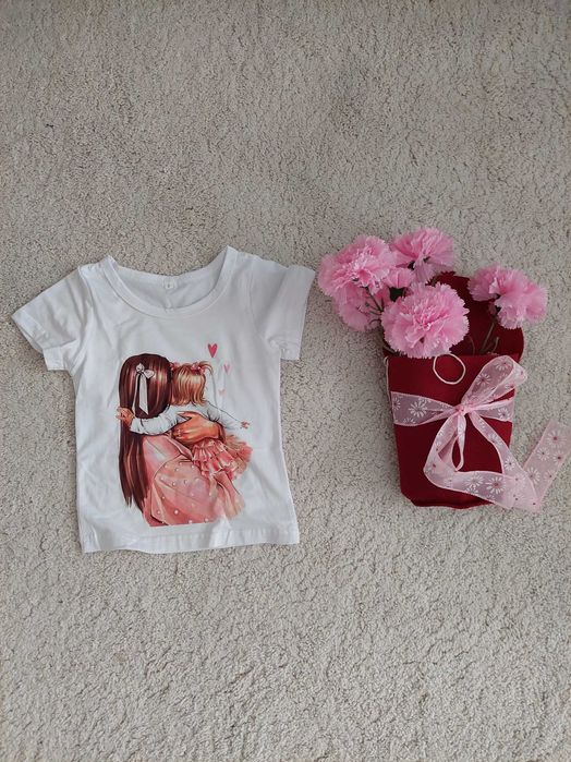 Еднакви тениски мама и бебе