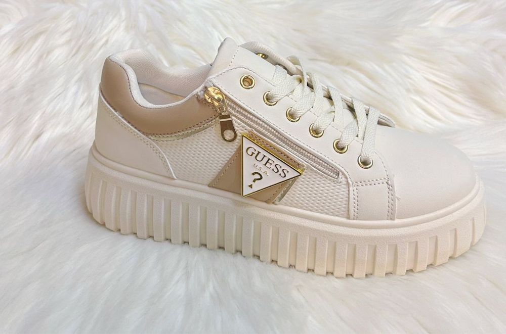 Adidasi dama prada