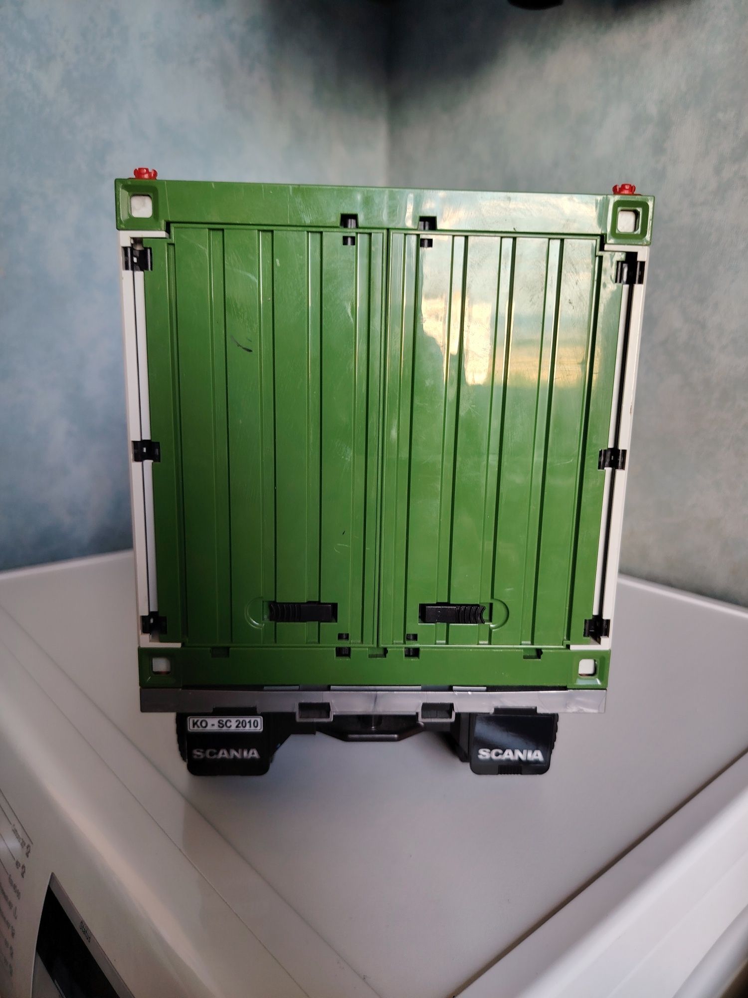 Камион Bruder Scania R-серия с изолация, 1:16