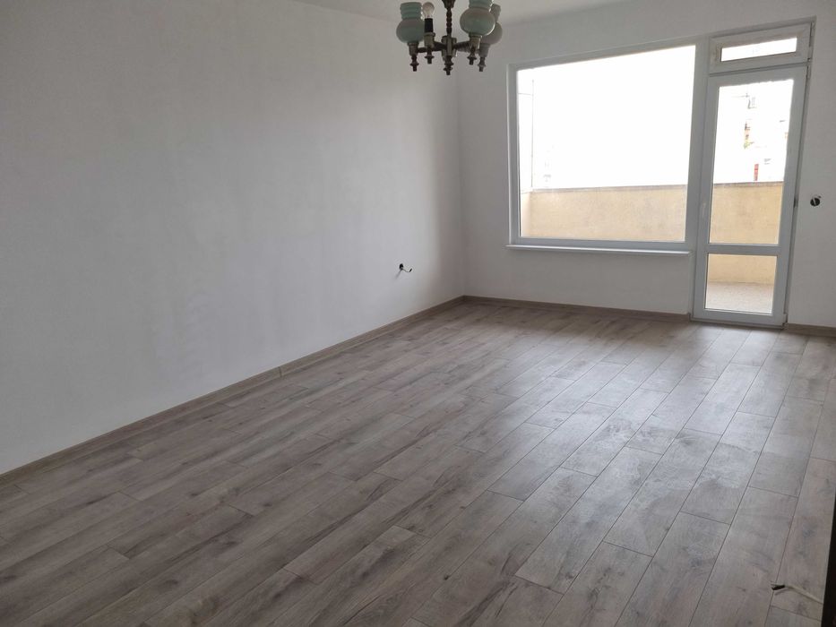 апартамент с три спални в кв.Железник