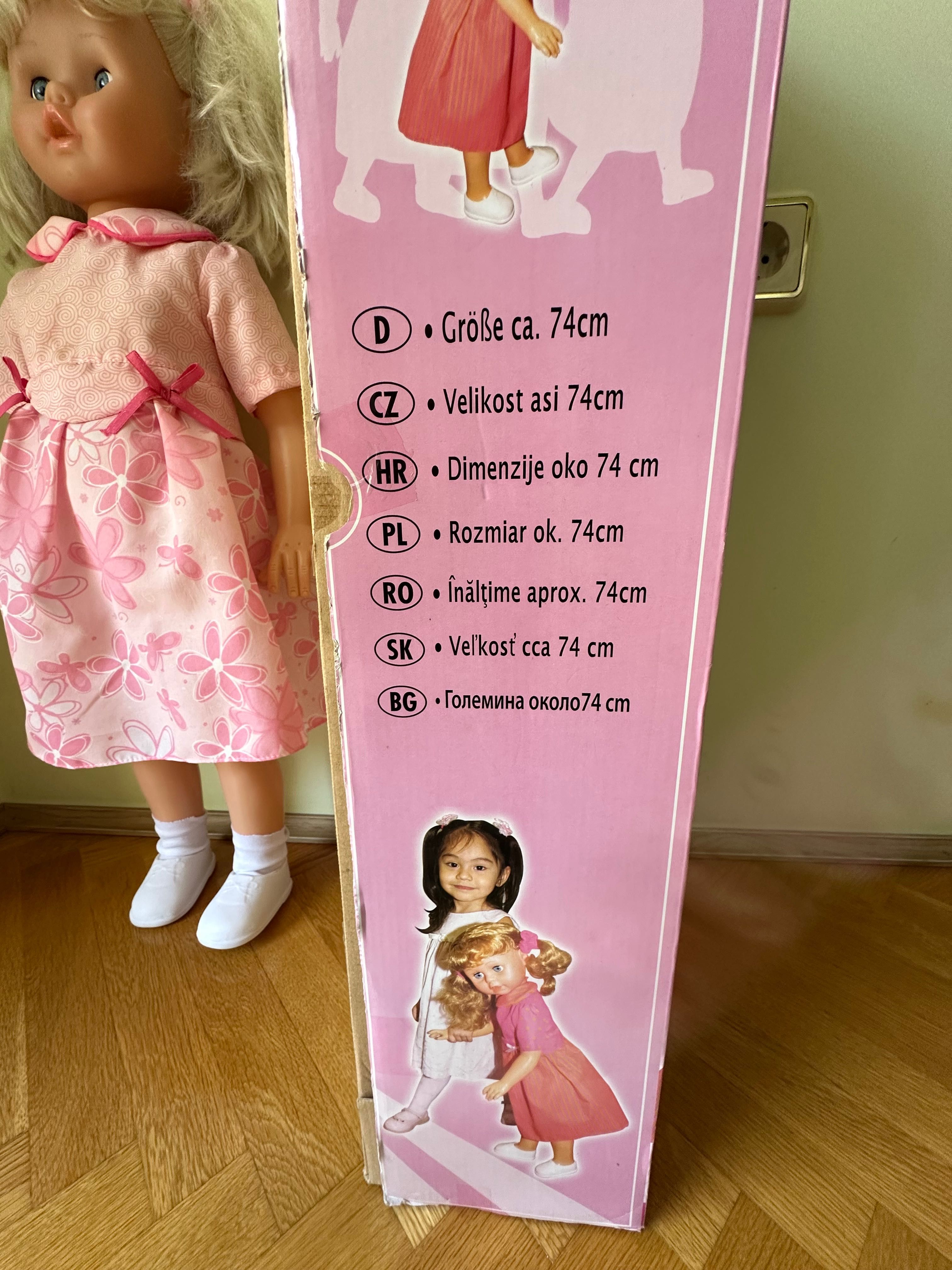 Кукла висока 74 сантиметра
