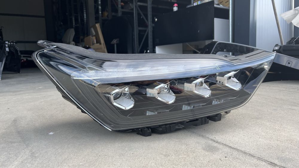 Десен фар Ssang Yong Rexton 2021-