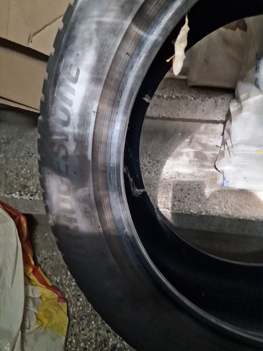 Гуми зимни 255/50/19 Bridgestone