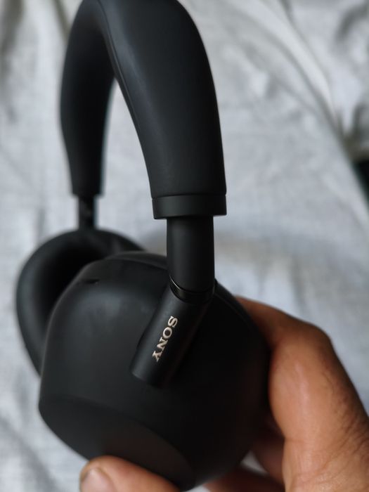 Продавам слушалки Sony WH-1000XM6