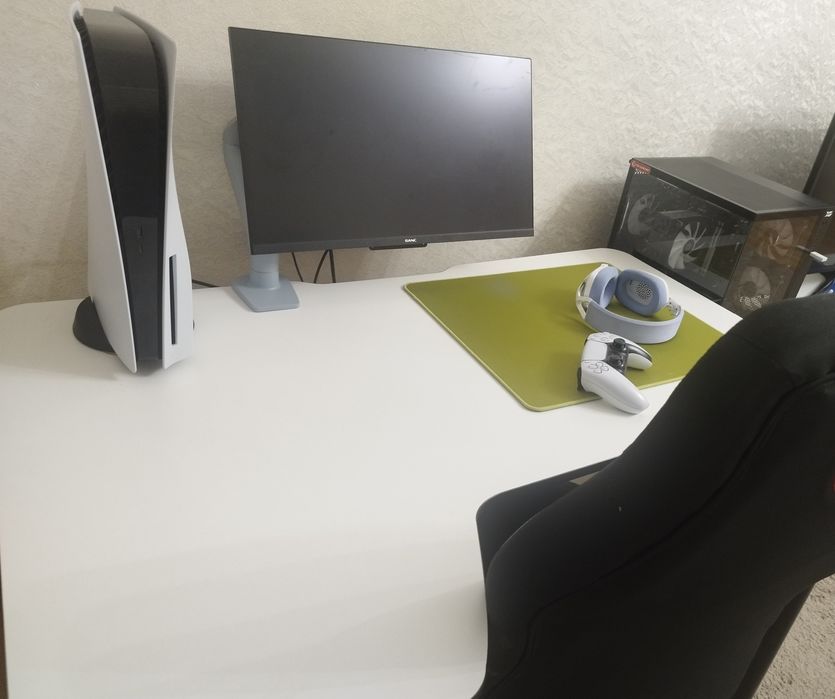 Стол DreamDesk с вырезом